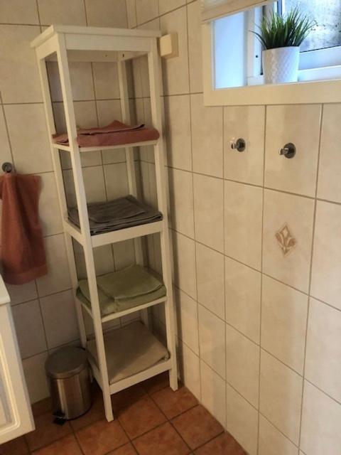 Koselig Nyoppusset 3 Roms Leilighet Med Egen Parkeringsplass I Rolige Omgivelse Naer Sjoen, 2 Mil Nord For Bergen Sentrum. Εξωτερικό φωτογραφία